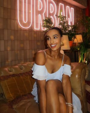 Yasmine Taty Instagram - ~ Dnes sme si po x mesiacoch konečne s @h0wdy vyšli na vynikajúce jedlo do @_urbanhouse_ 😍🤌🏾. Ďakujeme za skvelé jedlo a veľmi príjemný personál. #UrbanHouse #Dinner #thankyou