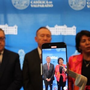 Yasna Provoste Instagram - ¡Mis felicitaciones y mejores deseos al rector de la @pucv_cl, Nelson Vásquez! Confío en que su liderazgo en la Red de Universidades Públicas no Estatales (G9) dará grandiosos frutos para nuestras comunidades, tal como lo está haciendo con @u_atacama, @umcecl y @usachoficial para el desarrollo educativo en nuestra región de Atacama👏🏽👏🏽
