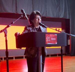 Yasna Provoste Instagram - Que tengan un muy feliz aniversario a las y los compañeros socialistas, que el servicio a nuestro país sea siempre por la lealtad al pueblo y su democracia 🌹👏🏽