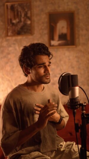 Yasser Desai Instagram - Tu Kuja Man Kuja - Coke studio Version! ❤️
P.S - Welcome to my new studio! 😁💪🏻🔥

#yasserdesai #unplugged #ramadankareem #ramazan #cokestudio #india #pakistan