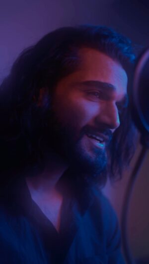 Yasser Desai Instagram - Kaisi hai yeh doori! Kaisi majboori!
Maine nazron se tujhe choo liya! ❤️
#yasserdesai #unplugged