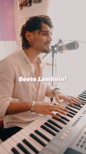 Yasser Desai Instagram - Beete Lamhein! 🥺❤️
Singing koi bhi kar sakta hai! Lyrics mehsoos sirf ek sachcha artist karwa sakta hai! 🔥💯
Agreed? 🤷‍♂️
P.S - Meri nayi hairstyle pe Jo bhi comment karega usko paap lagega! 🌚
#yasserdesai #unplugged #reels #trendingreels #kkthelegend #legendsneverdie