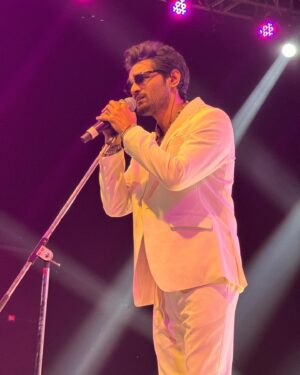 Yasser Desai Instagram - Swipe right to see how it went! ❤️
@nit_raipur Mazaa aa gaya! 🔥🔥

Styled by - @sonamm1990 

#yasserdesai #YDLive #nitraipur