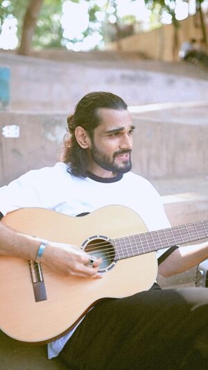 Yasser Desai Instagram - Abhi na jaao chorh kar, ke dil abhi Bhara nahi! ❤️😩
@ajaysahaab kya hi khubsurat likha hai bhai!! 💯
#yasserdesai #abhinajaao #mohammadrafi