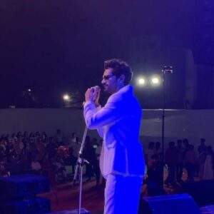 Yasser Desai Instagram - Swipe right to see how it went! ❤️
@nit_raipur Mazaa aa gaya! 🔥🔥

Styled by - @sonamm1990 

#yasserdesai #YDLive #nitraipur