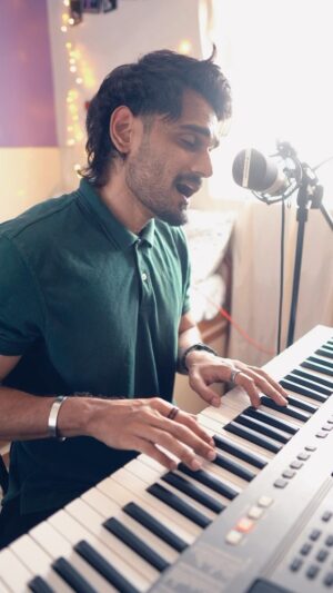 Yasser Desai Instagram - Happy Sunday! 🤷‍♂️❤️
I wonder why nobody covers these songs! 😄
P.S - Yeh baarish kab Hogi Bhai, exact date bataao! Shout-out dunga agar usi din huyi toh! 💀🔥

#yasserdesai #unplugged