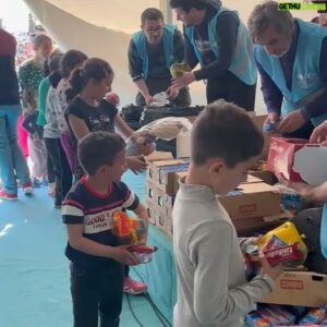 Yavuz Bingöl Instagram - Trabzon mili genclık vakfı arkadaslarımızla marasda cocuklarımızaa hedıyeler dagıttık bugun birlikte saracagız yaralarımızı👍👍🙏🙏