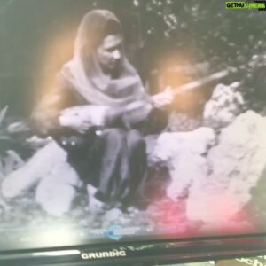 Yavuz Bingöl Instagram - Canım anam guzel annem alısamadım yokluguna senı o kadar özluyor ve arıyorum ki allah mekanını cennet eylesın .. annemın ölum yıldönümü yarın ayvalık kücük koy mezarlıgında anması yapılacaktır .. tüm sevenlerıne duyurulur…