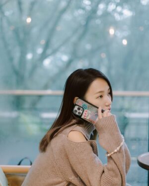 Yeh Ching Han Instagram - 一股暖流是從陰雨綿綿的山上喝茶開始。

Photo @pancw 
@casetify_taiwan #CASETiFY #CASETiFYTW