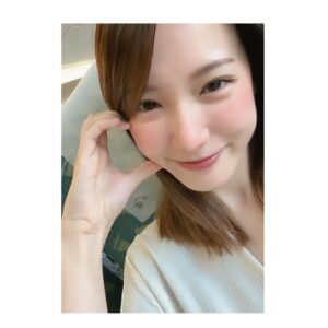 Yeh Ching Han Instagram - 🎊福德正神旺財轉運發財金🎊
國曆3月10日/農曆2月1日(週日)，早上9:00開放擲筊！
#提升財運運勢的密碼
.
一年一次的頭迓熱鬧即將到來，由土地公加持過的發財金，
財氣滿盈等您來求，幫助您增強財運與運勢。
.
記得和彩繪牆上滿滿的四方財拍照，招來五路八路財。
也別忘手摸金雞蛋和金雞母喔，增強財運與轉運。
.
誠心向福德正神祈求，幫助運勢越來越好。
#說好話 #做好事 #存好心 
.
歡迎各位親朋好友來一起幫土地公爺爺慶生熱鬧，祈求神明的照顧與庇佑 #平安健康 #工作順利 #事業興盛 #財運亨通 #升官發財 祝福大家幸福美滿、圓滿豐盈。
感恩大家分享臉書活動功德無量&打卡留言廣結善緣
.
＼ 歡迎大家有空常來拜拜祈福🙏／
宮址: 桃園市蘆竹區濱海路一段499號
#蘆竹海福宮 #恭祝福德正神聖誕千秋
#頭迓金雞母 #限量發財金
#神威顯赫保境佑民香火鼎盛
#福而有德千家敬正則為神萬世尊
#祈願闔家平安吉祥如意
#心誠祈願威靈顯赫
#積德行善求財靈驗