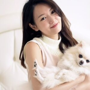 Yeh Ching Han Instagram - 雖然你很可愛，但可以不要一直生氣嗎？

🐶 @wanzixaoguai 
📷 @alposhi 

#博美 #博美狗 #生氣 #萌寵 #可愛