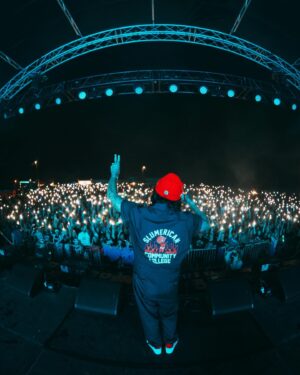 Yelawolf Instagram - BLACK MOUNTAIN NC showed up and showed out !!!! Thank you so much for such an amazing show we love yall and can’t wait to get back for another one !!!!! Thank you SILVERADOS for hosting us !! song in the clip TRAILER IN THE SKY with my boy @jellyroll615 !! @kleversworld @gflcowboy @jmichaelphillips419 @edward.crowe @cfn_dawayoflife @alex_heighton @newpaloop 🎥 : @visualsbytyre #slumerican WAR STORY !!!