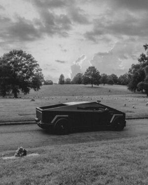 Yelawolf Instagram - sittin on the tail gate of a different kinda box these days .. @teslamotors Foundation Series Cyber Truck .. aye you can’t have War Story without a fighter jet in the drive way .. that black on black SLUMERICAN stealth bomber … I named her Temples Chariot !!!! CARS CARS FANCY CARS !!!! 🎥 @visualsbytyre #slumerican #tesla #cybertruck