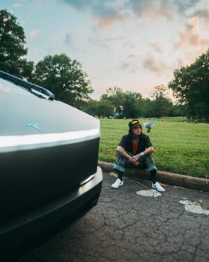 Yelawolf Instagram - sittin on the tail gate of a different kinda box these days .. @teslamotors Foundation Series Cyber Truck .. aye you can’t have War Story without a fighter jet in the drive way .. that black on black SLUMERICAN stealth bomber … I named her Temples Chariot !!!! CARS CARS FANCY CARS !!!! 🎥 @visualsbytyre #slumerican #tesla #cybertruck