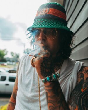 Yelawolf Instagram - focusing on bringing it all together .. yall know I wear my vision with every album and WAR STORY bout to combine all the years thus far .. all the styles .. all the GRIT !!! 🎥 : @visualsbytyre @slumerican #slumerican and we’re rolling out this @creekwaterwhiskey SMOKED 🍑 PEACH 2024 !!!!