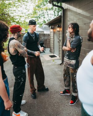 Yelawolf Instagram - rad day in the neighborhood .. caught up with my dawg’ @machinegunkelly and slipped into a writing session with him and @jellyroll615 .. ended up back at the @slumerican house at @eastirisstudios jammin .. @cfn_dawayoflife @twolanejames @jtloux @caskey in the GNG !!! 🎥 : @visualsbytyre #slumerican !!!!