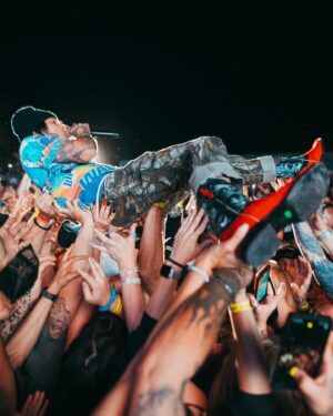 Yelawolf Instagram - Thank you @arizonabikeweek !!!! The show was unreal !!! And shout out to @heavensclosetphoenix and @elcaporalwesternwear for having some amazing digs 🎥 : @visualsbytyre #slumerican #lowfashion KILLERS @slumerican