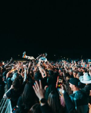 Yelawolf Instagram - Thank you @arizonabikeweek !!!! The show was unreal !!! And shout out to @heavensclosetphoenix and @elcaporalwesternwear for having some amazing digs 🎥 : @visualsbytyre #slumerican #lowfashion KILLERS @slumerican