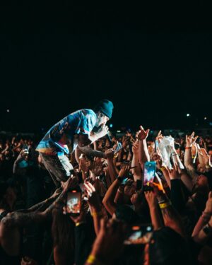 Yelawolf Instagram - Thank you @arizonabikeweek !!!! The show was unreal !!! And shout out to @heavensclosetphoenix and @elcaporalwesternwear for having some amazing digs 🎥 : @visualsbytyre #slumerican #lowfashion KILLERS @slumerican