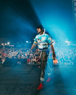 Yelawolf Instagram - Thank you @arizonabikeweek !!!! The show was unreal !!! And shout out to @heavensclosetphoenix and @elcaporalwesternwear for having some amazing digs 🎥 : @visualsbytyre #slumerican #lowfashion KILLERS @slumerican