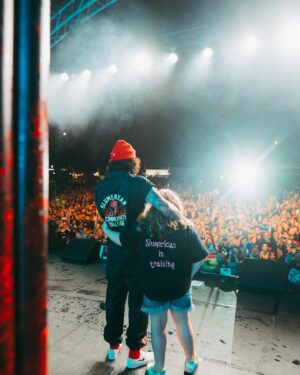 Yelawolf Instagram - BLACK MOUNTAIN NC showed up and showed out !!!! Thank you so much for such an amazing show we love yall and can’t wait to get back for another one !!!!! Thank you SILVERADOS for hosting us !! song in the clip TRAILER IN THE SKY with my boy @jellyroll615 !! @kleversworld @gflcowboy @jmichaelphillips419 @edward.crowe @cfn_dawayoflife @alex_heighton @newpaloop 🎥 : @visualsbytyre #slumerican WAR STORY !!!