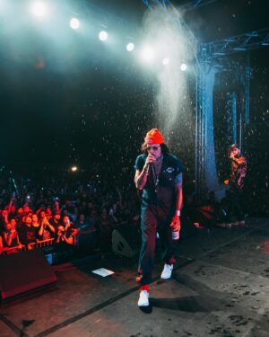 Yelawolf Instagram - BLACK MOUNTAIN NC showed up and showed out !!!! Thank you so much for such an amazing show we love yall and can’t wait to get back for another one !!!!! Thank you SILVERADOS for hosting us !! song in the clip TRAILER IN THE SKY with my boy @jellyroll615 !! @kleversworld @gflcowboy @jmichaelphillips419 @edward.crowe @cfn_dawayoflife @alex_heighton @newpaloop 🎥 : @visualsbytyre #slumerican WAR STORY !!!