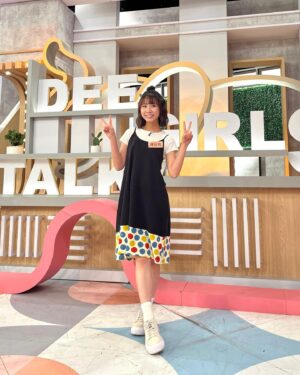 Yen-Ju Chen Instagram - 今天到 #小姐不熙娣 玩
很開心、感恩有這次的邀請～
是我電視節目初體驗
感謝幕前幕後每個人的照顧❤️🤤

之前去觀摩一次 就很希望能參與
事隔半年我做到啦！

期待節目播出～
@ebcdeegirlstalk 
@elephantdee  @patrickliu0721 

謝謝形影不離、幫我打理一切大小事、照料2000分的超讚 @andychen88821 
還有最美的牽線媒人？ @chenyunhan0802 

· WEAR @hahababyselect 
@net_taiwan