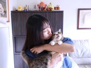 Yen-Ju Chen Instagram - 我看起來像極在虐貓