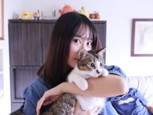 Yen-Ju Chen Instagram - 我看起來像極在虐貓