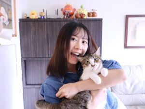 Yen-Ju Chen Instagram - 我看起來像極在虐貓