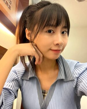 Yen-Ju Chen Instagram - 鹹魚雞粒炒飯跟鯷魚炒飯竟然都只是味道
但再怎麼說都比太陽餅真實吶(●°u°●)​ 」
-
最後兩張我應該是典型的左臉右臉不同人