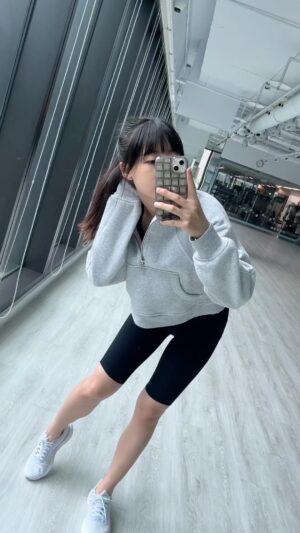 Yen-Ju Chen Instagram - 軟綿綿的 快快樂樂的
-

@somos_03 的衣褲真是怎麼拍怎麼顯瘦又好看

· GYM @jxfitnessclub