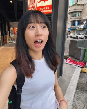 Yen-Ju Chen Instagram - 到外地拍拍 搭高鐵回程前塞了一個剪頭髮行程
結果很滿意💇
賺到啦～～開薰🤩
