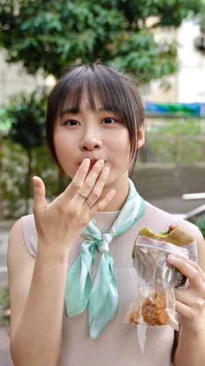 Yen-Ju Chen Instagram - #怪奇搭配
悟出一個大道理
不是甜鹹互補 不是勤能補拙 不是取長補短
是⋯⋯⋯⋯

只要東西不合胃口 就夾肉鬆！

#認真說抹茶肉鬆有茶香
#超搭