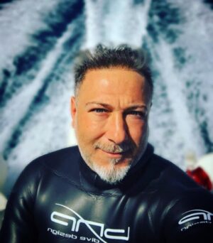 Yener Gürsoy Instagram - Gidişi ayrı dönüşü ayrı bir güzel 🌊💙🌊🙂👌 #maviadam #demontehayatlar #bunasilceliski #holdyourbreath #vesonra