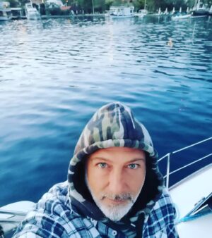Yener Gürsoy Instagram - Sanki biraz soğudu 🥶😤 #maviadam #demontehayatlar #bunasilceliski #holdyourbreath #vesonra