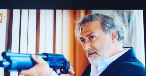 Yener Gürsoy Instagram - Hold your breath I'm coming🍾🎥🎬⚖️ #maviadam #demontehayatlar #bunasilceliski #holdyourbreath #vesonra