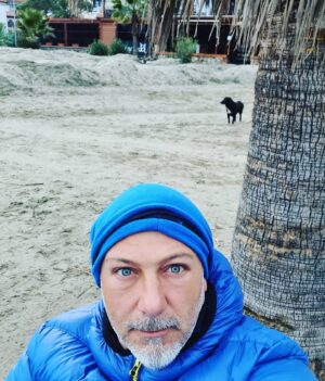 Yener Gürsoy Instagram - Hep beni takipte 🐕🙂 #maviadam #demontehayatlar #bunasilceliski #holdyourbreath #vesonra #günbatımı #akyaka