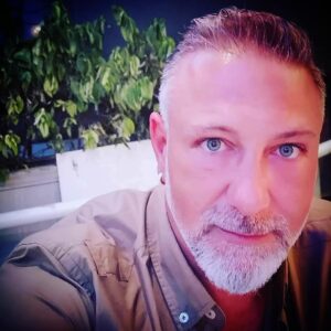 Yener Gürsoy Instagram - Hıdıng İn the deep!!! #maviadam #demontehayatlar #bunasilceliski #holdyourbreath #vesonra #günbatımı #söğüt