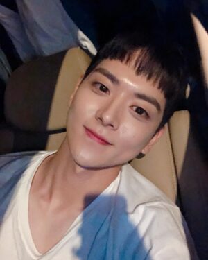 Yeo Hoi-hyeon Instagram - 퇴근중화려한조명이날...감싸네이에~
