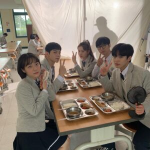 Yeo Hoi-hyeon Instagram - 좋아👍
#카카오tv  #넷플릭스 #아름다웠던우리에게