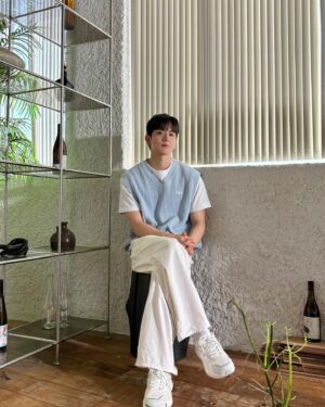 Yeo Hoi-hyeon Instagram - 덥고습하지만 기분은 좋은 여회현✌️