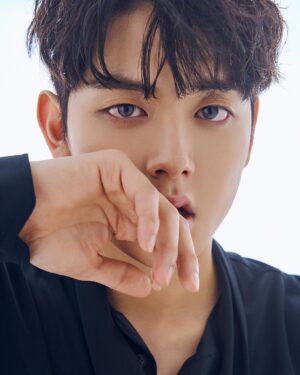 Yeo Hoi-hyeon Instagram - 이쁜 사진 감사합니다! 
헤어 는 금손 묵쌤!
메이크업 은 금손 민경쌤!
#bnt 화보