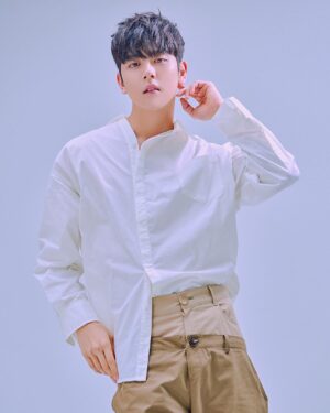 Yeo Hoi-hyeon Instagram - 이쁜 사진 감사합니다! 
헤어 는 금손 묵쌤!
메이크업 은 금손 민경쌤!
#bnt 화보