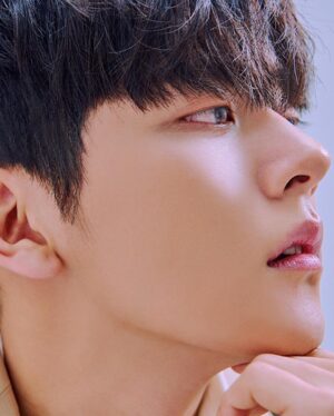 Yeo Hoi-hyeon Instagram - 이쁜 사진 감사합니다! 
헤어 는 금손 묵쌤!
메이크업 은 금손 민경쌤!
#bnt 화보