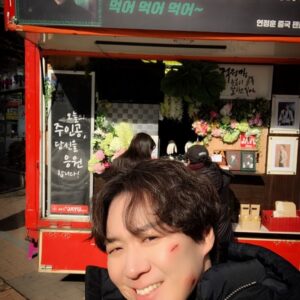Yeon Jeong-hun Instagram - Thank you!!! @jeffyoun.fc for the coffee truck #ocn #빙의