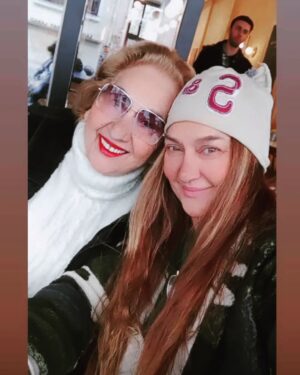 Yeşim Gül Akşar Instagram - @meralaytug 🥰ana kız😉