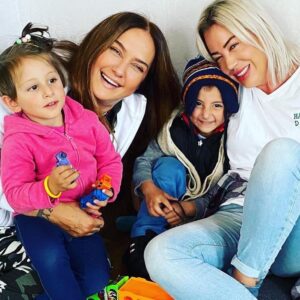 Yeşim Gül Akşar Instagram - @didemminnetoglu @hayirkapisidernegiii 🕊️🍀♥️ yüzünüz hep gülsün hep 🙏