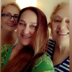 Yeşim Gül Akşar Instagram - @meralaytug @iclalbagatir bir yanım annem ,bir yanım teyzem♥️♥️