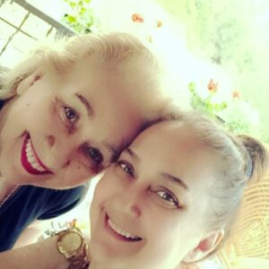 Yeşim Gül Akşar Instagram - @meralaytug Baba evi 🙏 huzur..özlemle...🌼